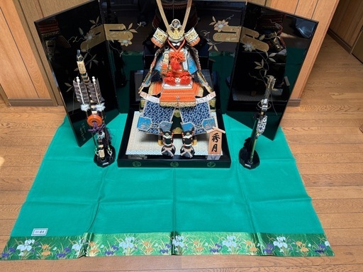 五月人形と兜飾り