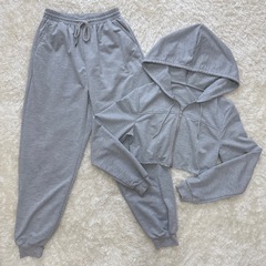 【新品】　SHEIN　クロップド丈パーカースウェットセットアップ　グレー　裏毛の画像