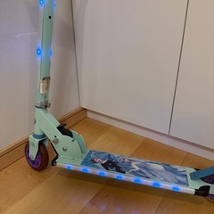 光る　キックボード　折り畳みの画像