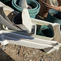 土曜日値下げどれでもひとつ100円！鉢　プランター300〜500円の画像