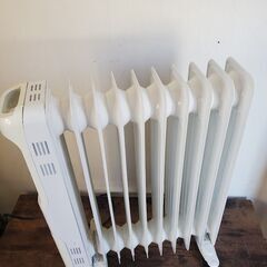 アイリスオーヤマ オイルヒーター  POH-1210KS-W 近場配達　可の画像