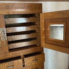 アンティークなタンスの画像