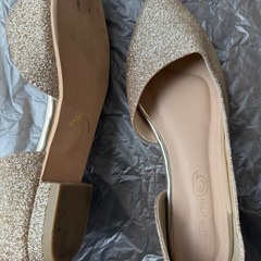 フラットパンプスの画像