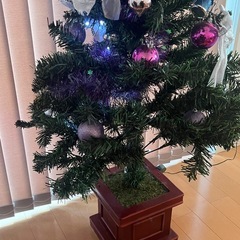 クリスマスツリー　150cm 木製ポット　飾りとLED付き　の画像