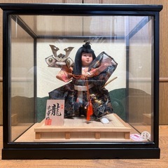 五月人形と兜飾りの画像