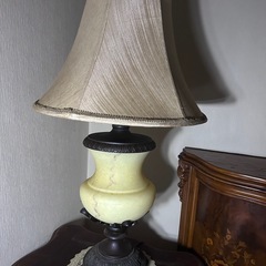 USA輸入クラシカルアンティークテーブルランプの画像
