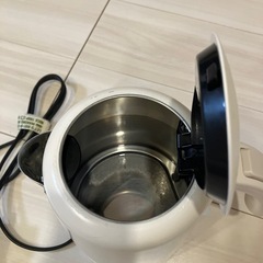 電気ケトル　ステンレス　オフホワイト　ベージュ　ポット　湯沸かし　1リットル　アイリスオーヤマ　可愛い　おしゃれの画像