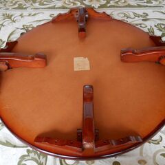 丸テーブルの画像