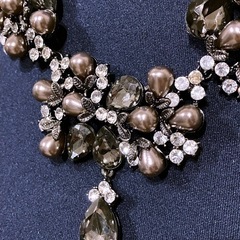 ネックレス　華やか　クリスタルパーツの画像