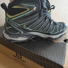 Salomon トレッキングシューズ ジュニアの画像