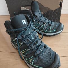 Salomon トレッキングシューズ ジュニアの画像