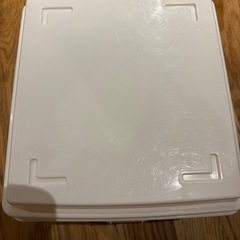 白い収納ケースの画像