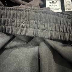 アディダスオリジナルパンツの画像