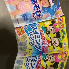 まとめ売り　キッズ洋服 女の子　帽子　靴下　サンダル　スニーカー　長靴　革靴　クロックス　水着　水あそびパンツ　ショートパンツ　洋服　キッズの画像