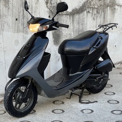 大人気セール‼️安心のドライブベルト新品🚗スパークプラグ新品🔥フロントタイヤ新品✨️バッテリー充電済み🔋嬉しいシート張り替え♪オイル満タン補充済み🈵オイル交換不要⭕️継ぎ足しだけで🆗2サイクルでパワフルな走り💨マットブラック仕様‼️CA1PA レッツ2✴の画像