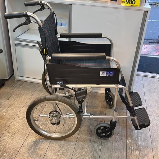 MiKi ミキ 車椅子 スタンダード介助型 耐荷重100kg 介助ブレーキ/駐車ストッパー付き★買取帝国 志木店