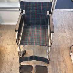 MiKi ミキ 車椅子 スタンダード介助型 耐荷重100kg 介助ブレーキ/駐車ストッパー付き★買取帝国 志木店の画像