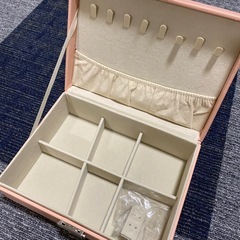アクセサリーBOX、イヤリング6点の画像