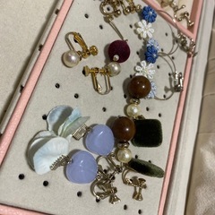 アクセサリーBOX、イヤリング6点の画像