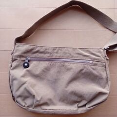 ショルダーバッグ (キプリング)の画像