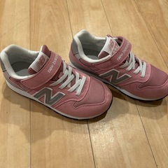 ニューバランス　スニーカーの画像