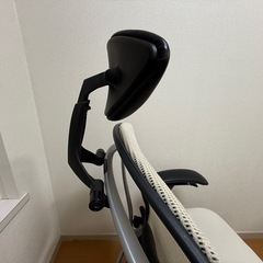 オカムラ コンテッサ ヘッドレスト付きの画像