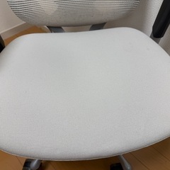 オカムラ コンテッサ ヘッドレスト付きの画像