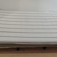 セミダブルベッドの画像