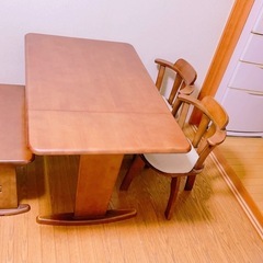 ニトリ ダイニングテーブル イス セットの画像