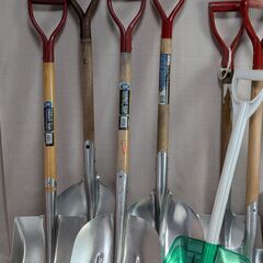 スコップ　除雪　どれでも1点300円　2点500円の画像