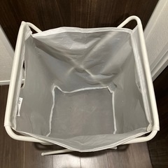 IKEA 大容量洗濯カゴ 折りたたみ式の画像