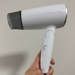 ヘアドライヤー ホワイト コンパクトタイプの画像