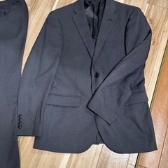 メンズスーツ(グレー)の画像