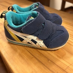 ニューバランス　アシックス　2足で1000円の画像