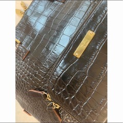 黒いクロコ型押しカバン
の画像