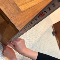 木目調のテーブルの画像