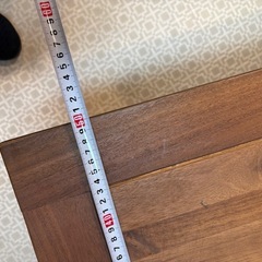 木目調のテーブルの画像