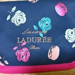 LADUREE　マスク＆ティッシュケースマカロンとバラの画像