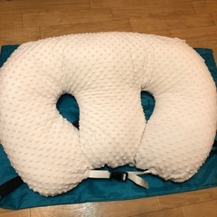 ツインズピロー　　　双子用授乳クッションの画像