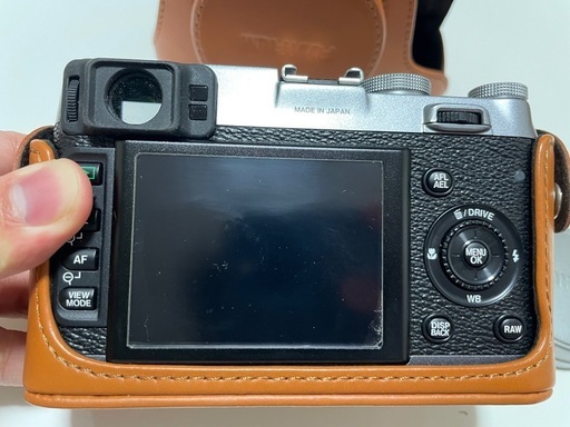 FUJIFILM X100 シルバー 美品 傷なし 純正ケース付 Fujifilm X100 シルバー美品純正ケース・充電器付き (Minato) 成田湯川