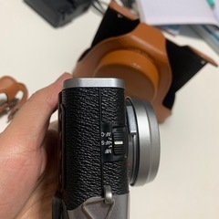 Fujifilm X100 シルバー　美品　純正ケース・充電器付き の画像