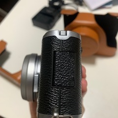 Fujifilm X100 シルバー　美品　純正ケース・充電器付き の画像