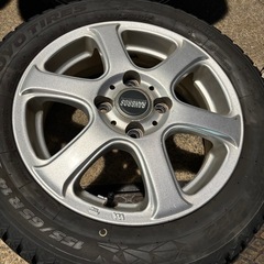 スタッドレスタイヤホイル付きの画像