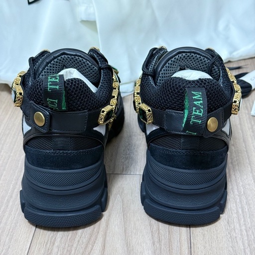 グッチ GUCCI フラッシュトレック スニーカー クリスタル ビジュー黒 厚底
