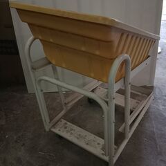 傾斜コンテナスタンド 選別台 仕分け台 大型 バケット台 キャスター付 台車 農業 野菜 果物 工場の画像