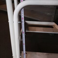 傾斜コンテナスタンド 選別台 仕分け台 大型 バケット台 キャスター付 台車 農業 野菜 果物 工場の画像