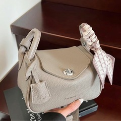 新品未使用品✨グレー🩶大人上品ショルダーバッグ｜高見えPUレザー・無地・通勤通学・トレンドデザイン　定価¥4,358の画像