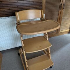 木製ハイローベビーチェアの画像