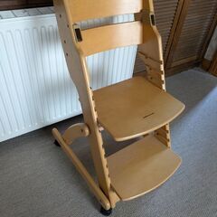 木製ハイローベビーチェアの画像