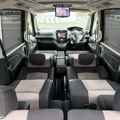 希少☆パノラミックルーフ☆ガソリン代 節約☆S-HYBRID入りました☆特別仕様車‼️25年式☆月々1.2万円〜分割払い可❗️車検2年付き！大人気☆ニッサン セレナ☆フリップダウンモニター付き☆HDDナビ☆走行中DVD見れます☆ETC☆ドラレコ付きのフル装備☆両側電動スライドドア☆ウィンカーミラー☆社外アルミ☆フル装備☆車内広々三列シート‼️の画像